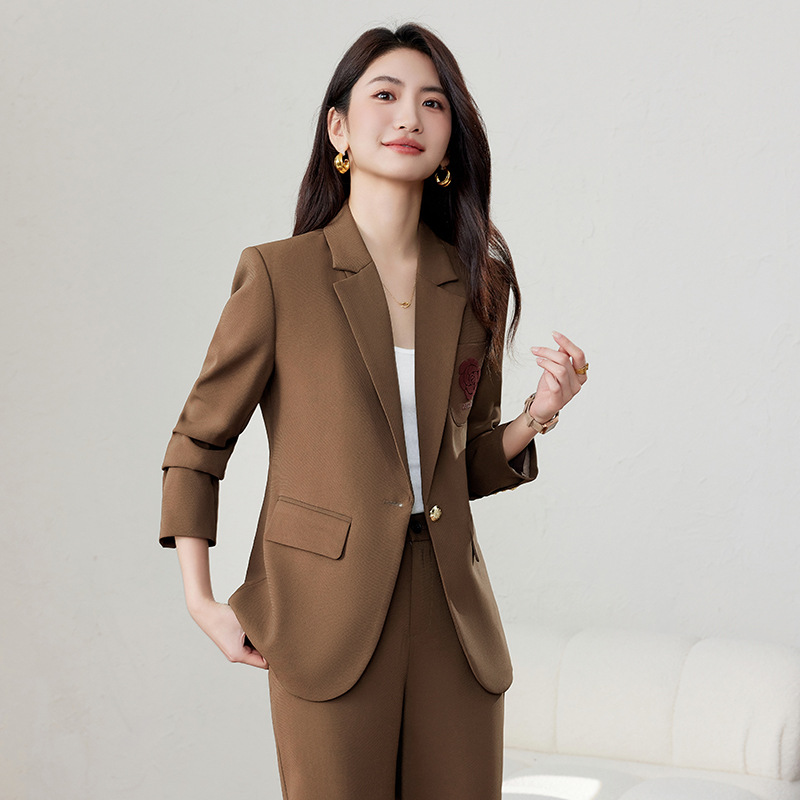 سترة نسائية بلون أبيض مائل للب - مراجعة Women Formal Wear White Shirt وسعره
