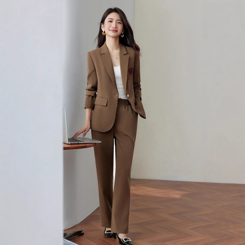 سترة نسائية بلون أبيض مائل للب - مراجعة Women Formal Wear White Shirt وسعره